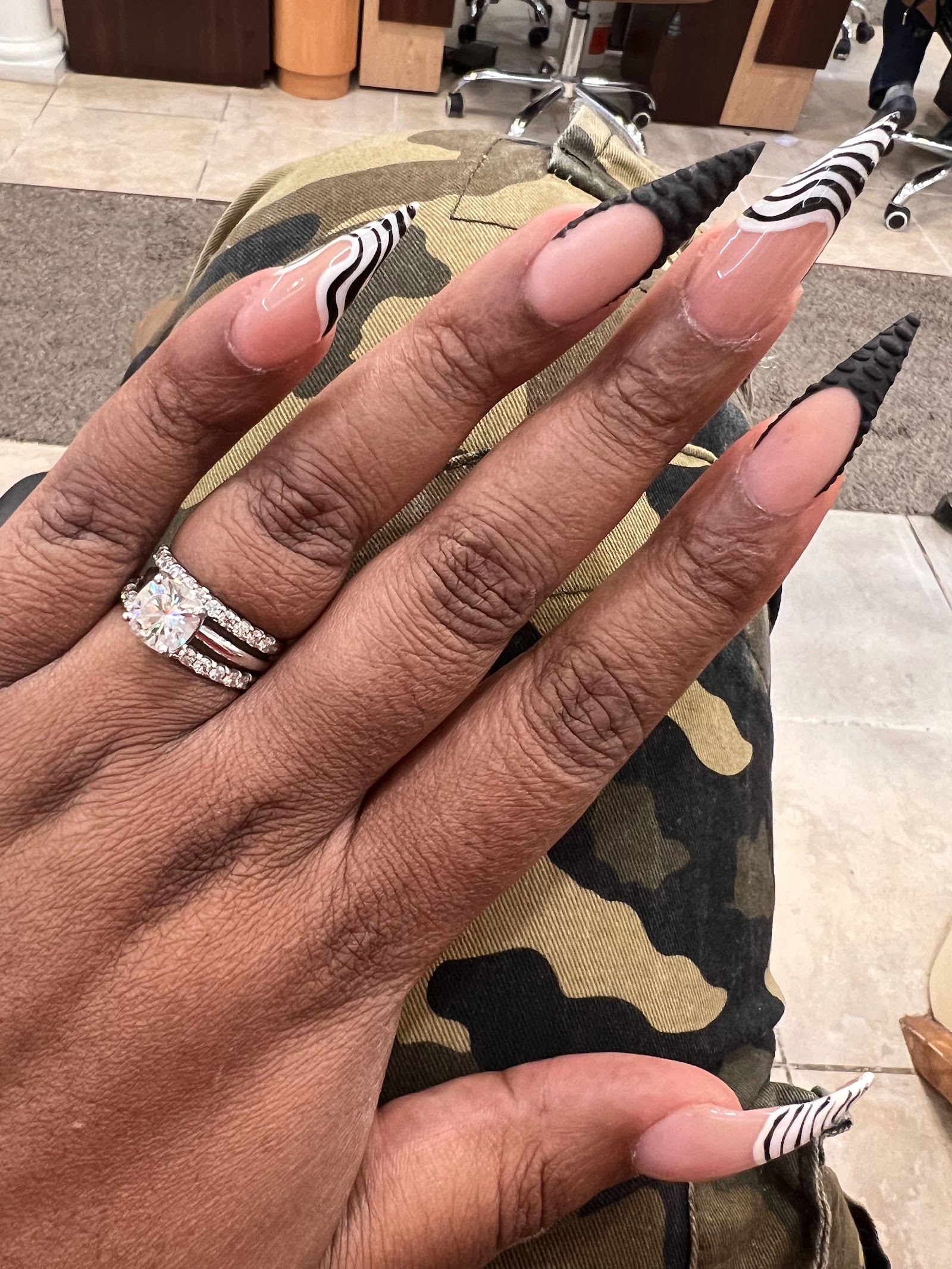Platinum Pinkyz nail photo 4
